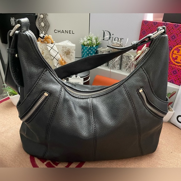 Calvin Klein Handbags - 🔥🔥DECEMBER DEAL OF THE DAY🔥🔥🎄🎄🎄✨Calvin Klein Black Leather✨EUC LIKE NEW